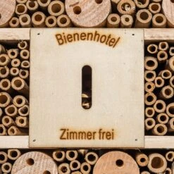 Insektenhotel Mit Spitzdach Aufhängung Ganzjährig Bewohnbar Holz -Heimladen 10038022 yy 0005 logo