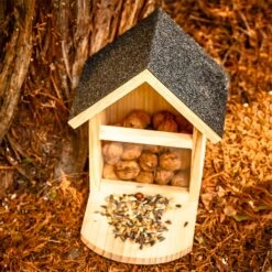 Futterhaus Für Eichhörnchen Spitzdach Kiefernholz Bitumen Unbehandelt -Heimladen 10038048 yy 0005 logo