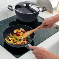 Noto Endurance Bratpfannen-Set Geschmiedetes Aluminium 3 Größen 2 Filz-Schoner -Heimladen 10045004 yy 0003 logo